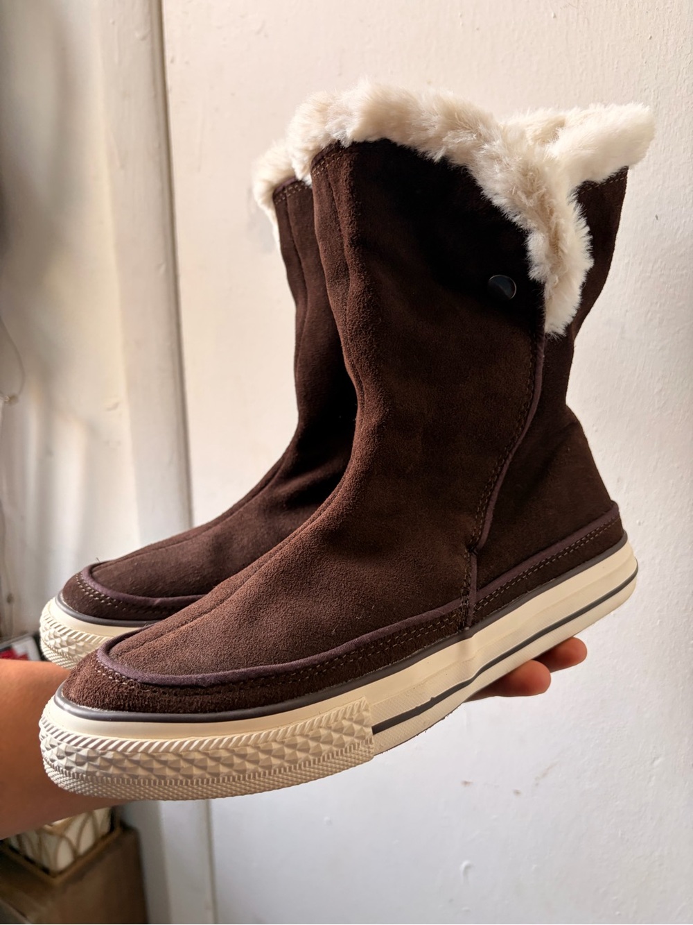 Converse Women's Winter Boots Size 8 - Picture 2 of 11